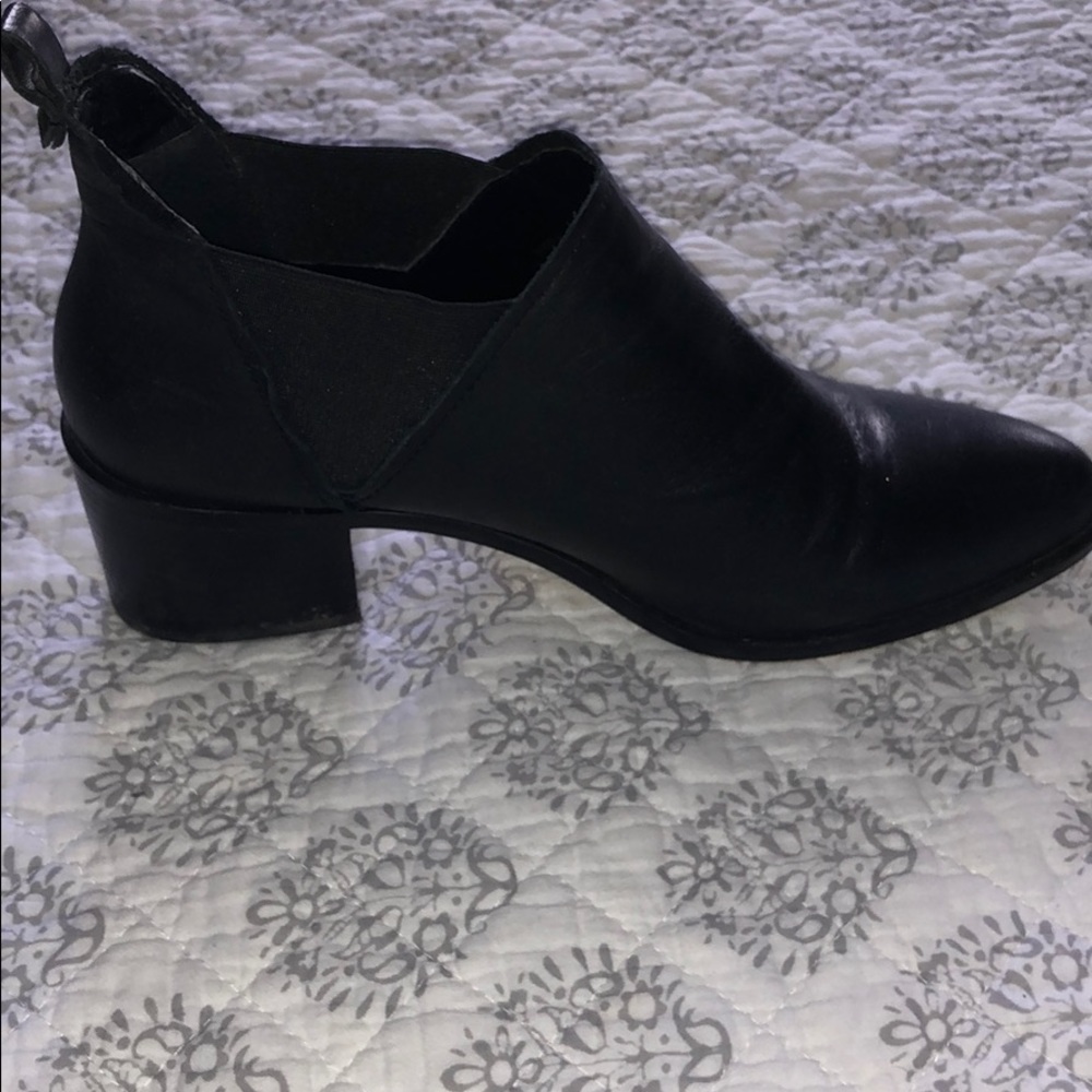 Booties. - Picture 3 of 5